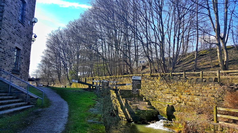 A photograph of a canal.