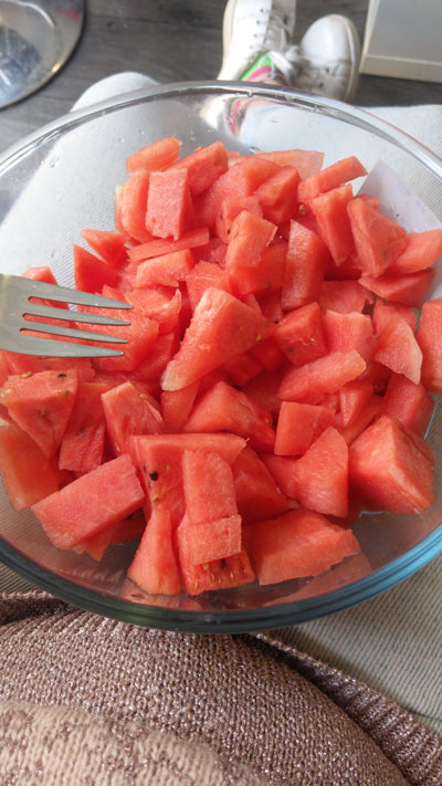 A photo of a bowl of watermelon chopped up.