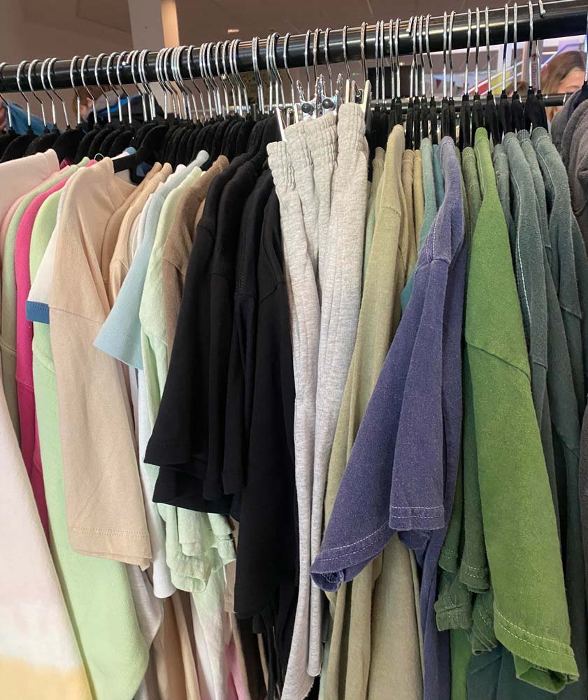 A photo of clothes on a rack