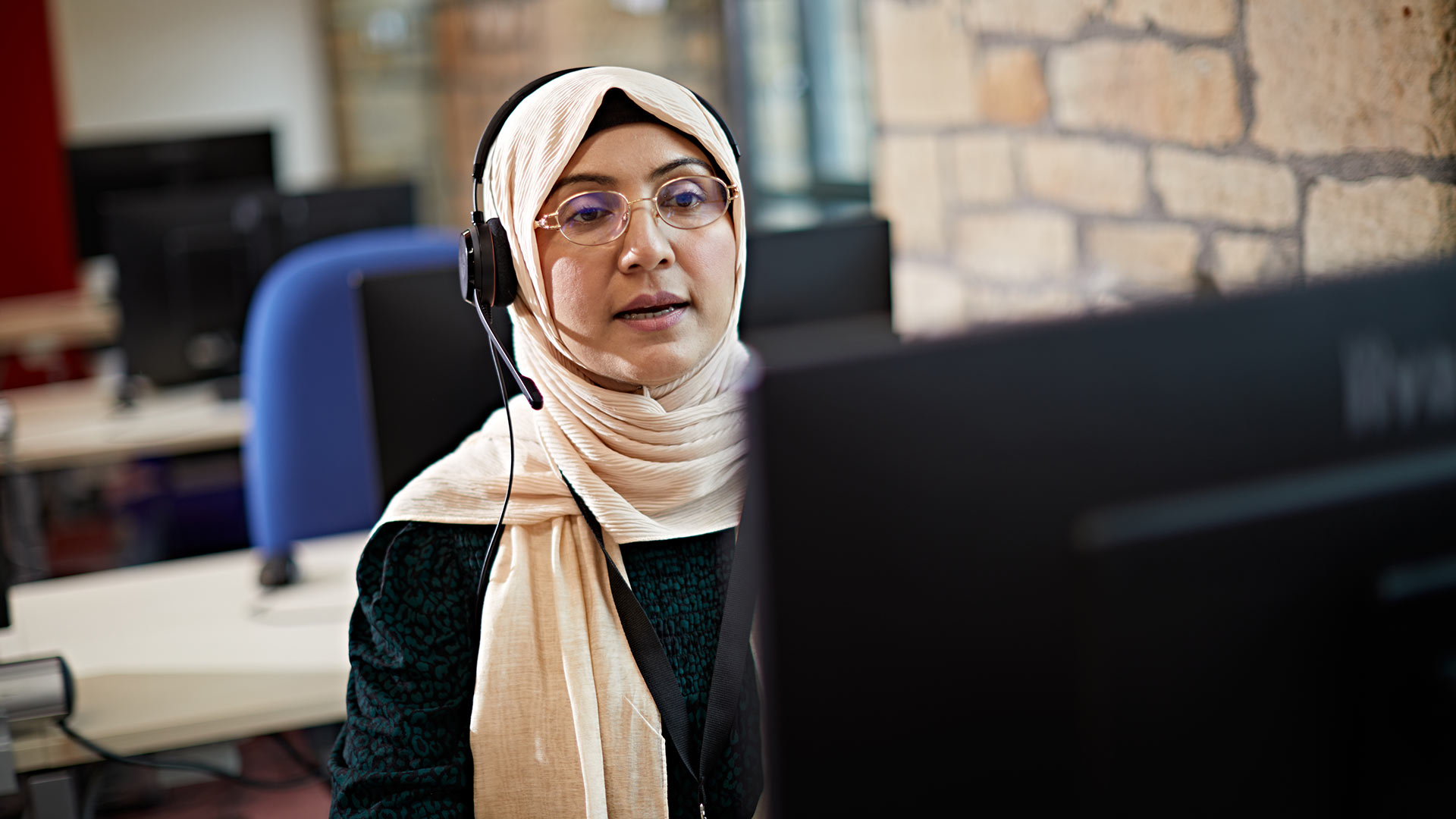 Shamaila Iram, Senior Lecturer, Data Analytics, delivering an online class.